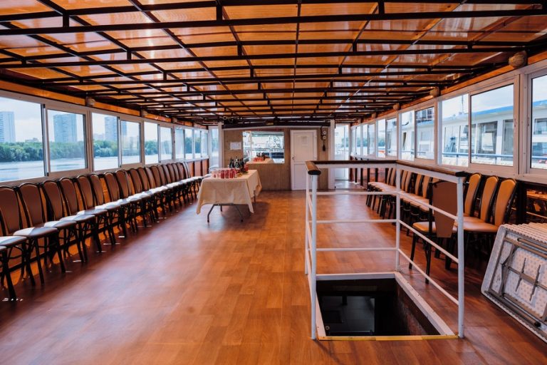 Теплоход Августина