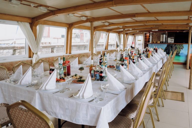 Теплоход Августина