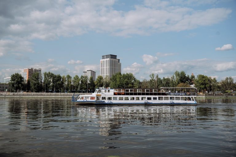 Теплоход Августина