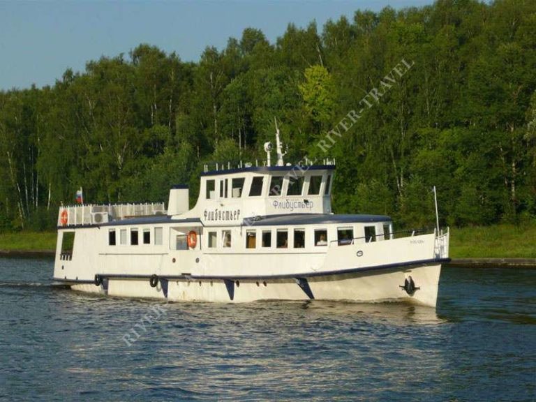 Теплоход Флибустьер