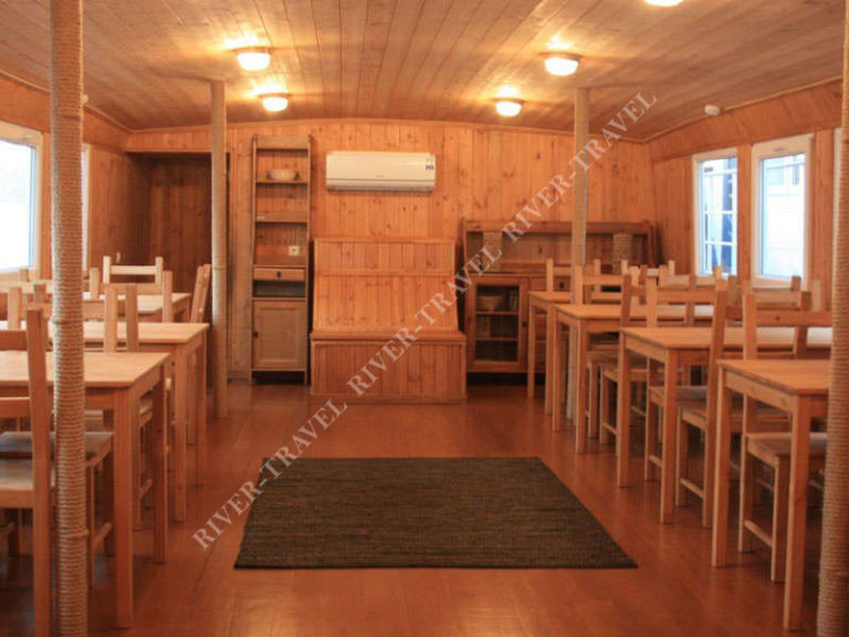 Теплоход Флибустьер