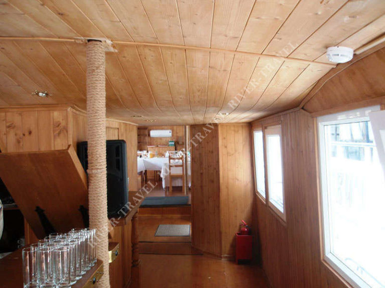 Теплоход Флибустьер