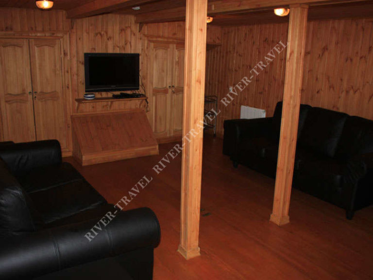 Теплоход Флибустьер