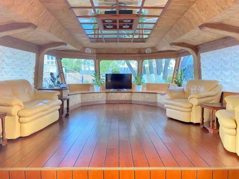 Теплоход Крокус