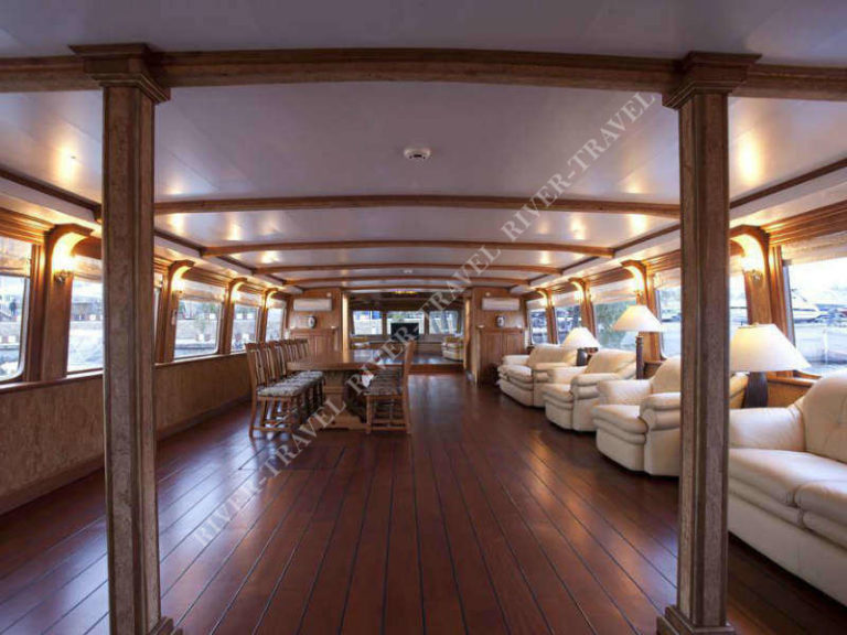 Теплоход Крокус