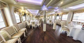 Теплоход Артурс