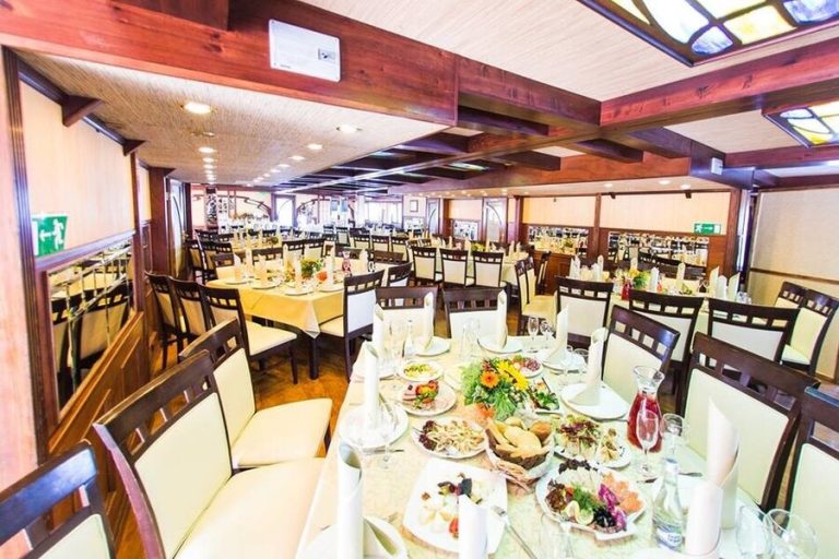 Теплоход Анна Каренина