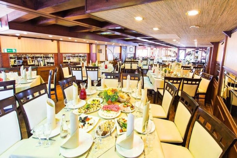 Теплоход Анна Каренина