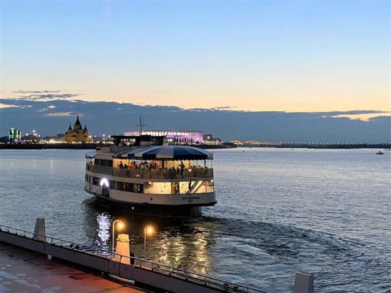 Теплоход Анна Каренина