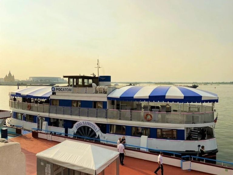 Теплоход Анна Каренина