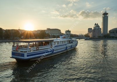 Теплоход Дунай