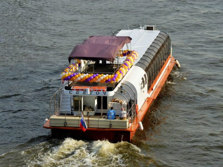 Теплоход Светоч