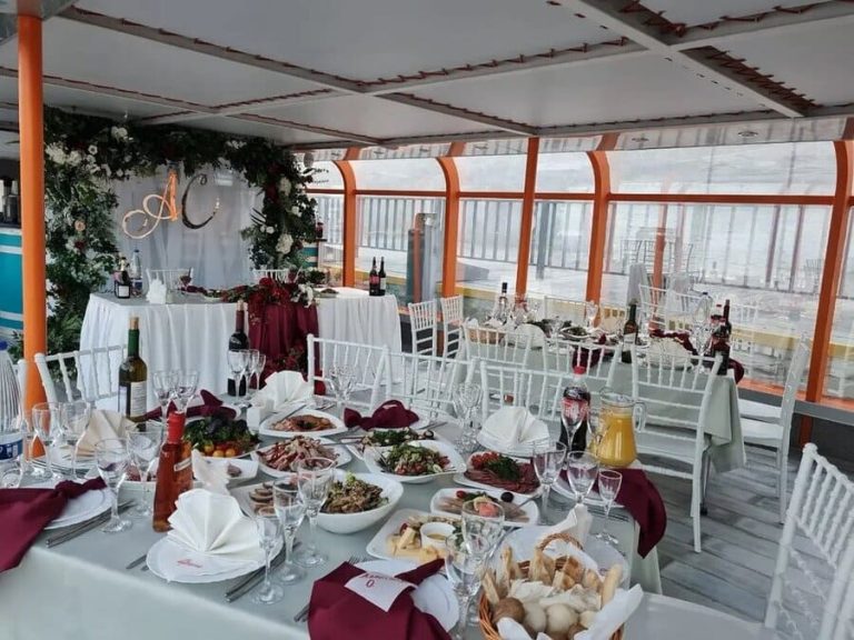 Теплоход Император