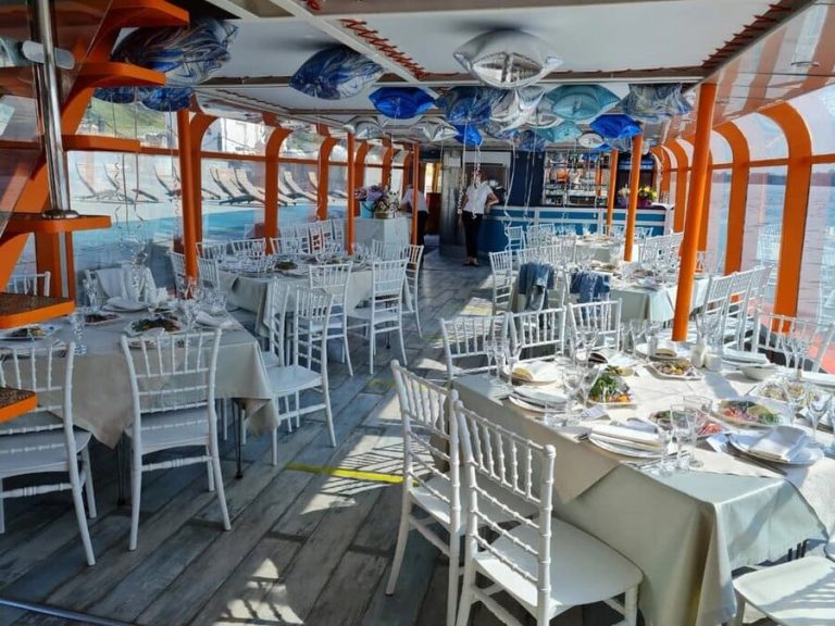 Теплоход Император