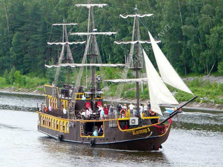 Теплоход Кастор