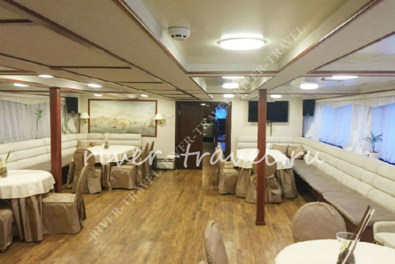 Теплоход Барс