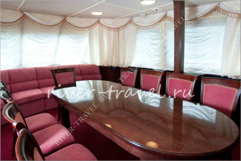 Теплоход Барс