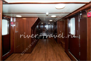 Теплоход Барс