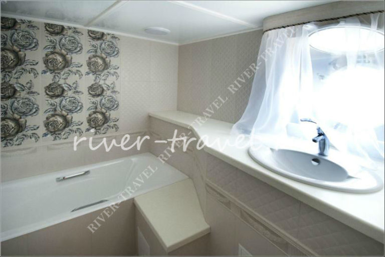 Теплоход Барс