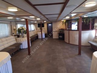 Теплоход Барс