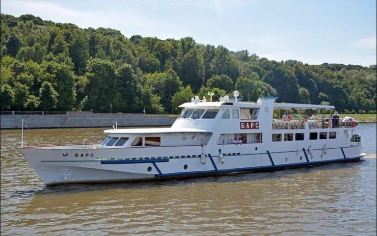 Теплоход Барс