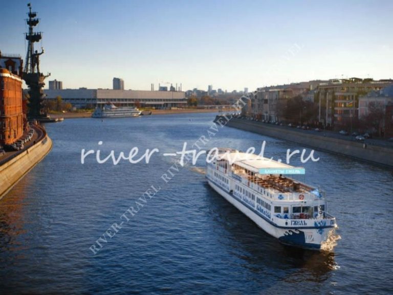 Теплоход Гжель