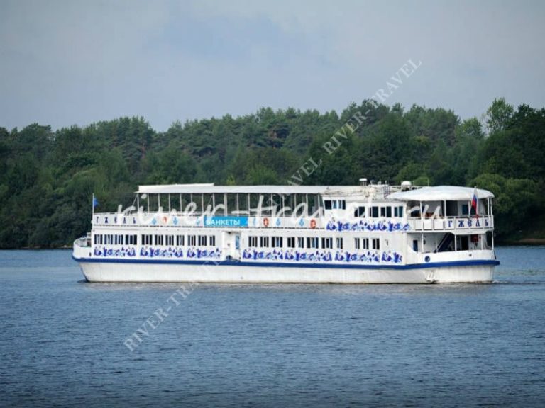 Теплоход Гжель