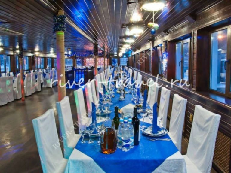 Теплоход Гжель