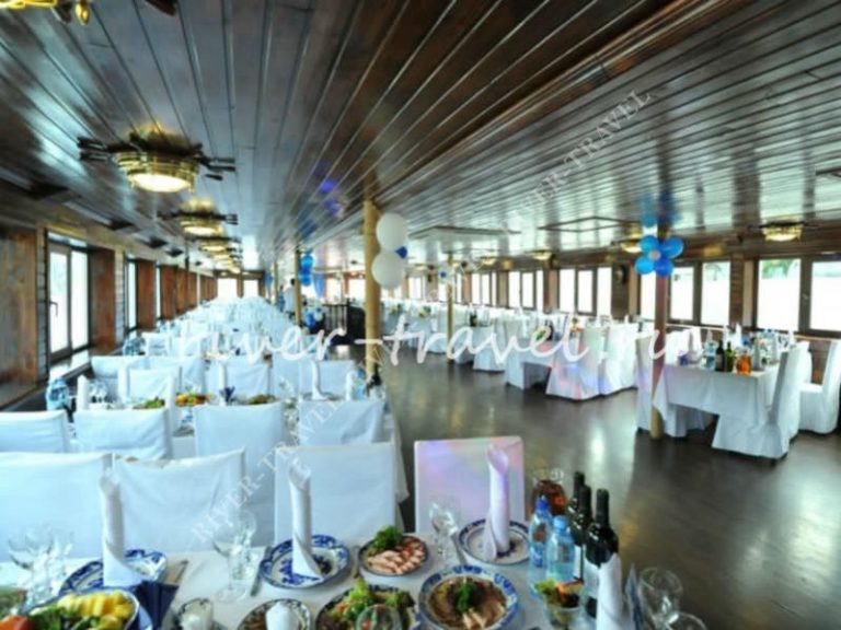 Теплоход Гжель