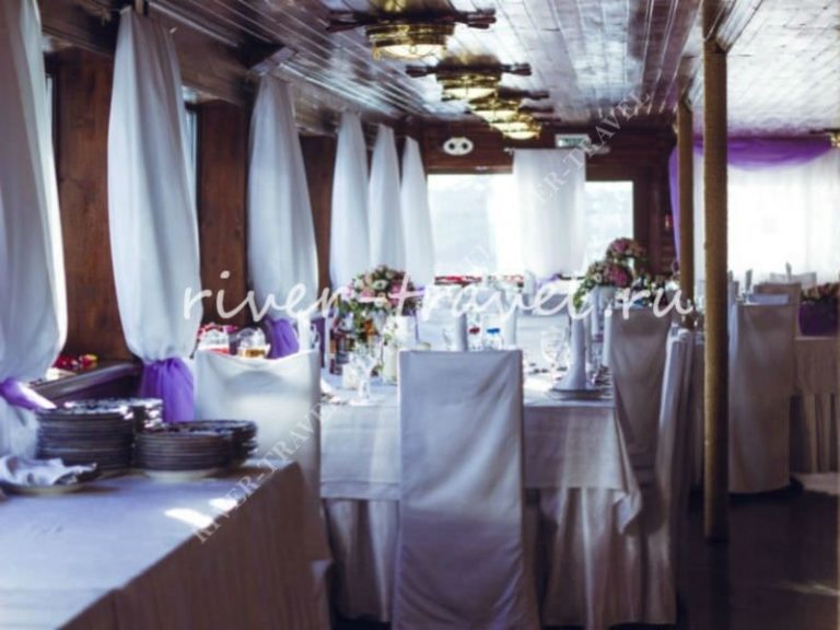 Теплоход Гжель