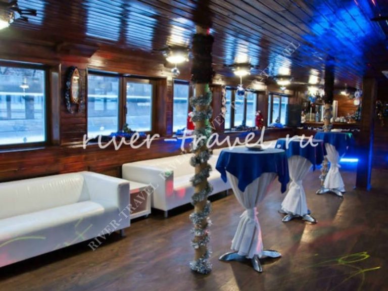 Теплоход Гжель