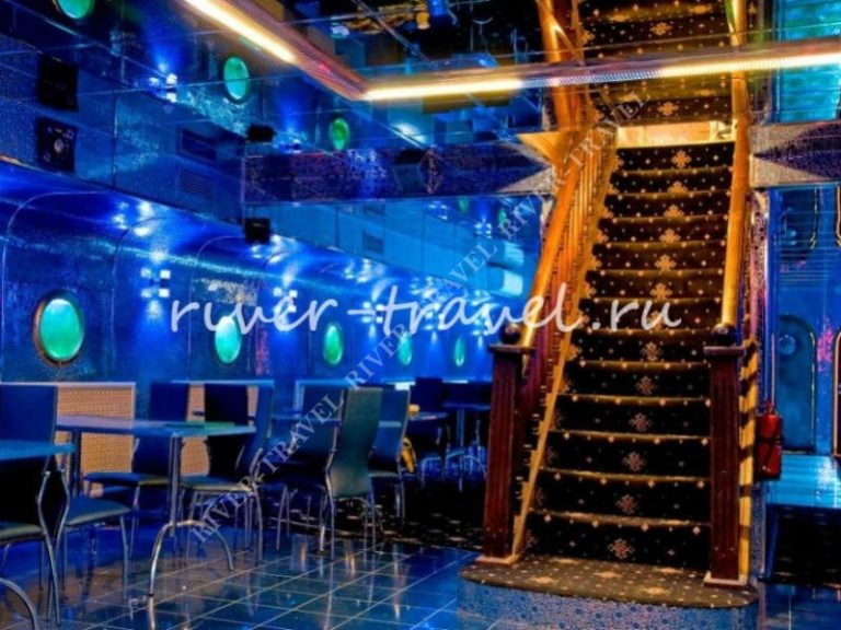 Теплоход Гжель