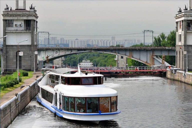 Теплоход Благодать