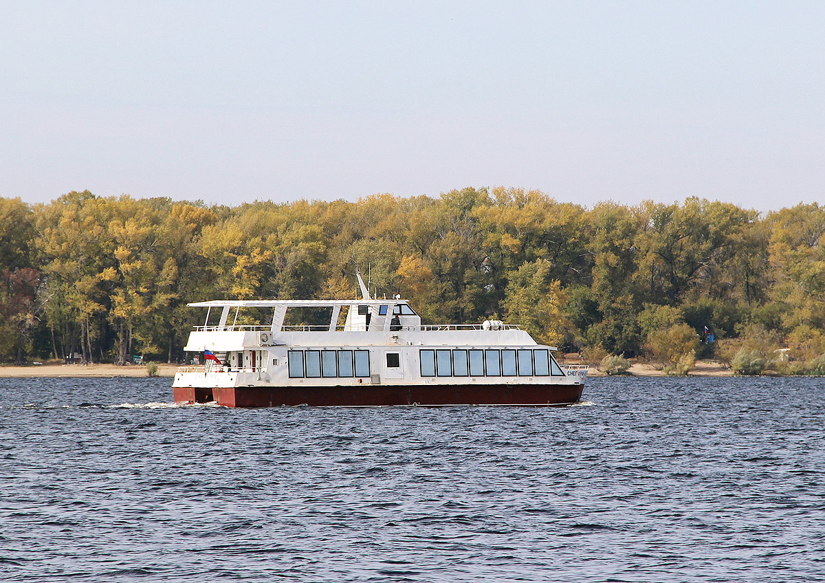 Прибытие прогулочного судна «Снегири-4» в Москву - River-Travel