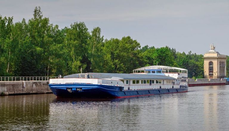 Теплоход Рио-4