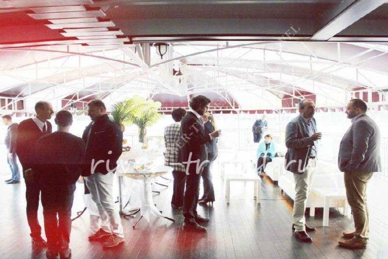 Теплоход Анна Каренина