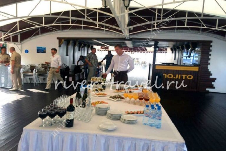 Теплоход Анна Каренина