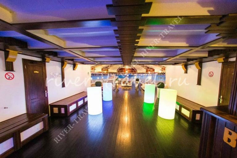 Теплоход Анна Каренина