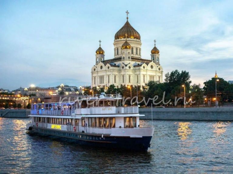 Теплоход Артурс