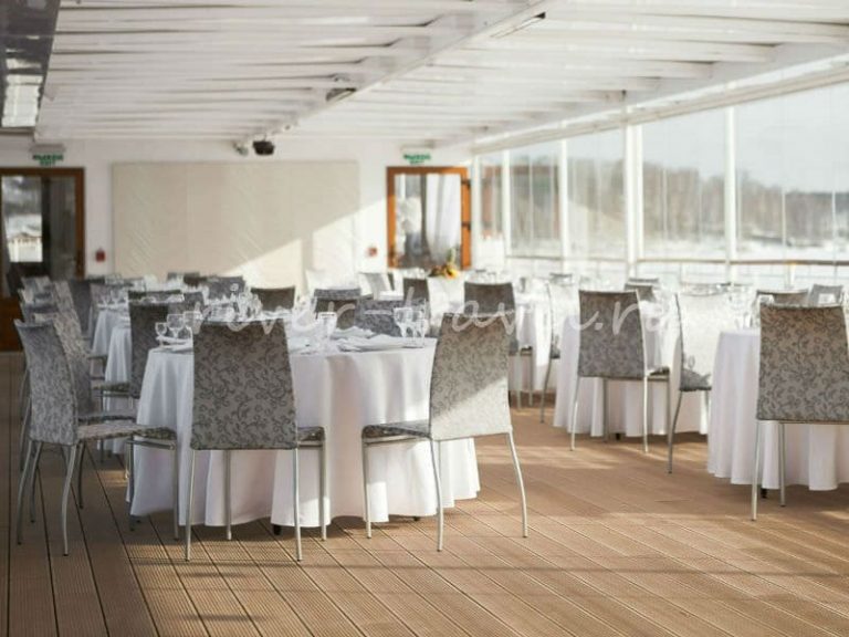 Теплоход Артурс