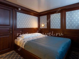 Теплоход Артурс