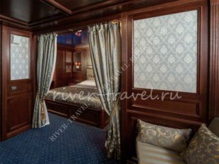 Теплоход Артурс