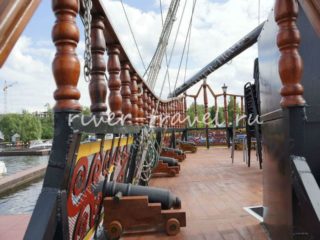 Теплоход Джон Сильвер