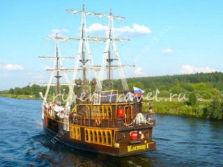 Теплоход Кастор