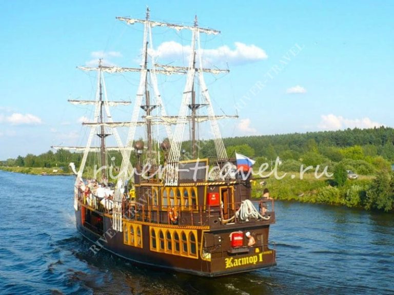 Теплоход Кастор