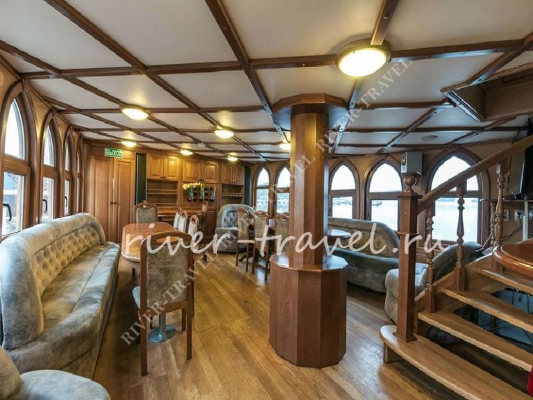 Теплоход Кастор