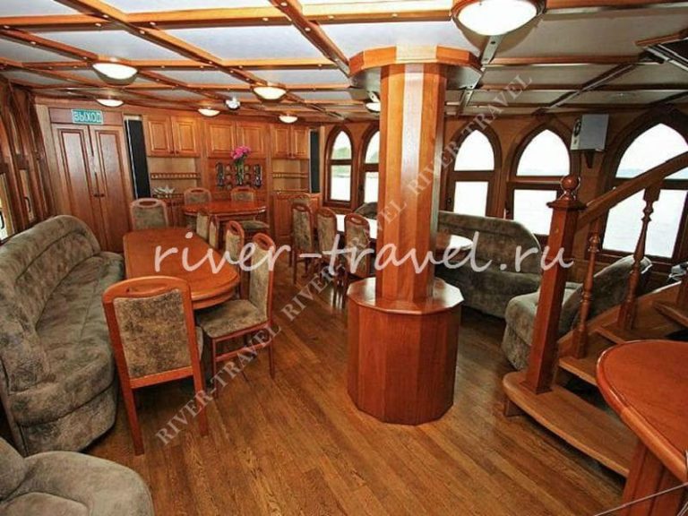 Теплоход Кастор