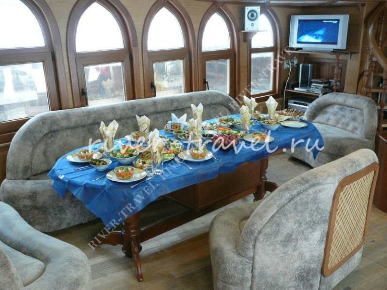 Теплоход Кастор