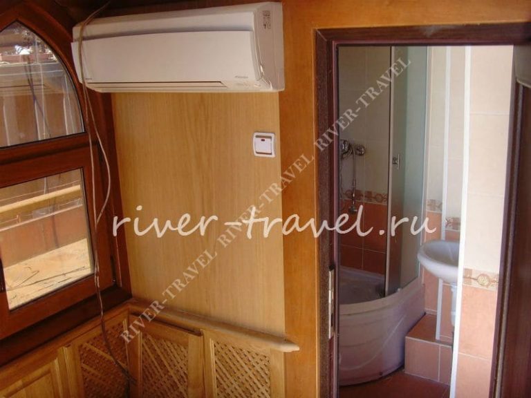 Теплоход Кастор