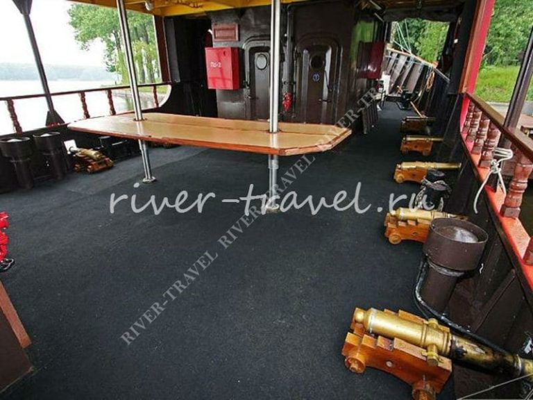 Теплоход Кастор